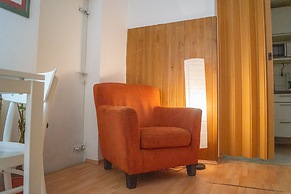 Timeless 2BR Near Downtown