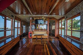Coco HouseBoat