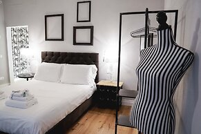 Art Apartment Black & White