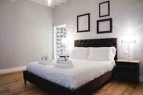 Art Apartment Black & White