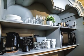 Art Apartment Black & White