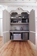 Art Apartment Black & White