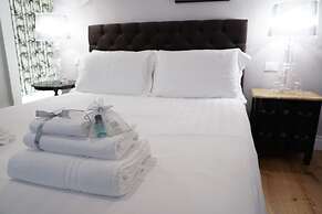 Art Apartment Black & White