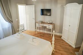 Art Apartment Black & White