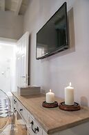 Art Apartment Black & White