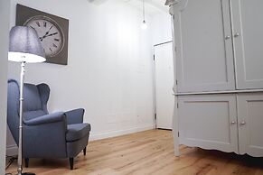 Art Apartment Black & White