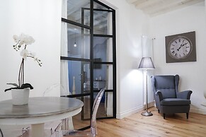 Art Apartment Black & White