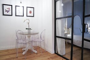 Art Apartment Black & White