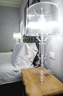 Art Apartment Black & White