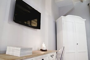 Art Apartment Black & White