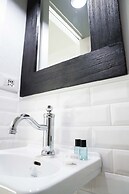 Art Apartment Black & White