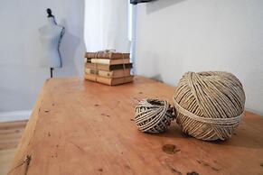 Art Apartment Black & White