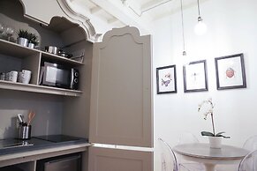 Art Apartment Black & White