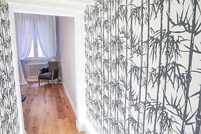 Art Apartment Black & White