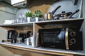 Art Apartment Black & White