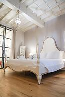 Art Apartment Black & White