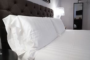 Art Apartment Black & White