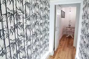 Art Apartment Black & White