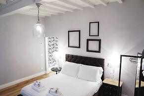 Art Apartment Black & White