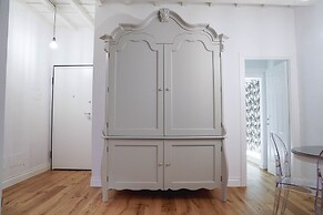 Art Apartment Black & White