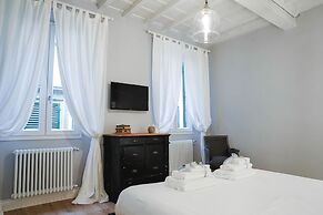 Art Apartment Black & White