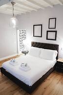 Art Apartment Black & White