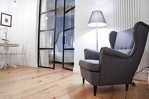 Art Apartment Black & White