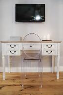 Art Apartment Black & White