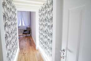 Art Apartment Black & White