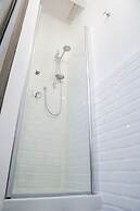 Art Apartment Black & White