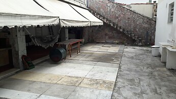 Confortable Suite in a Cozy House Excelent Location and Transport Aces