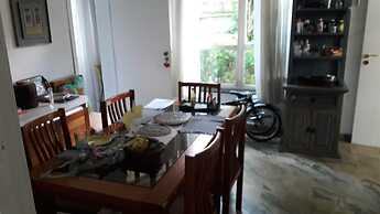 Confortable Suite in a Cozy House Excelent Location and Transport Aces