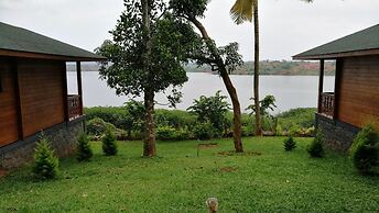 Room in Guest Room - Lakerose Wayanad Resort - Water Front Grandeur