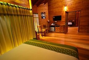 Room in Guest Room - Lakerose Wayanad Resort - Water Front Grandeur