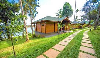 Room in Guest Room - Lakerose Wayanad Resort - Water Front Grandeur