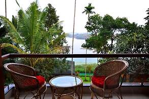 Room in Guest Room - Lakerose Wayanad Resort - Lake View