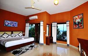 Room in Guest Room - Lakerose Wayanad Resort - Lake View
