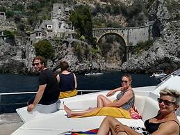 Akhir Cruise Charter