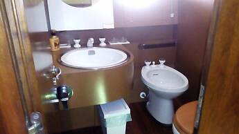 Akhir Cruise Charter