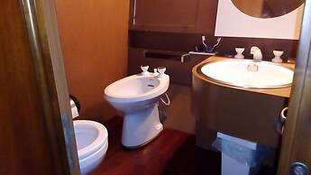 Akhir Cruise Charter