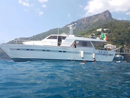 Akhir Cruise Charter