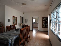 Nimohs' Holiday Home Mccarthy Hill Accra-ghana With Acs