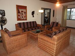 Nimohs' Holiday Home Mccarthy Hill Accra-ghana With Acs