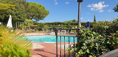 Tuscan Villa, Private Pool and Tennis Court Garden,wi-fi, Ac, Pet Frie
