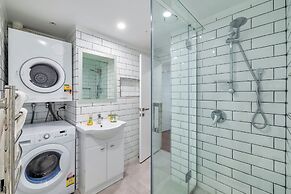 Spacious 2 Bedroom CBD Apt