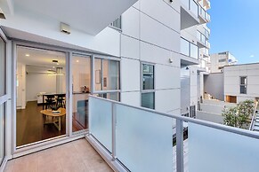 Spacious 2 Bedroom CBD Apt