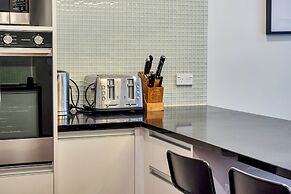 Spacious 2 Bedroom CBD Apt