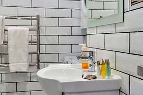 Spacious 2 Bedroom CBD Apt