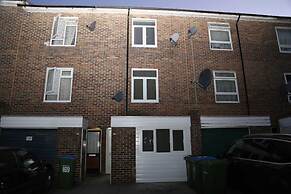 Budget 4-bed House in Woolwich