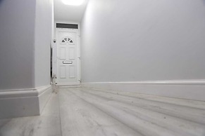 Budget 4-bed House in Woolwich